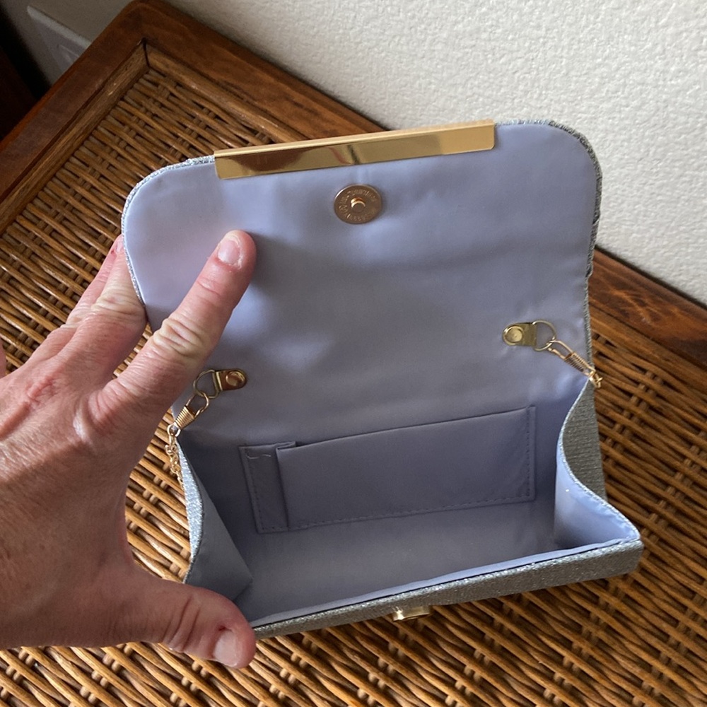 NWOT Silver sparkling Evening Bag w Remove-able Strap - Picture 3 of 3